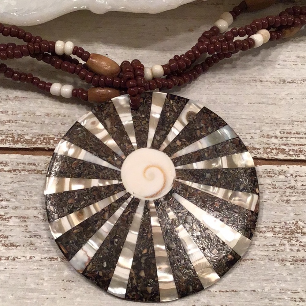 Shell Necklace - Picture 2 of 4